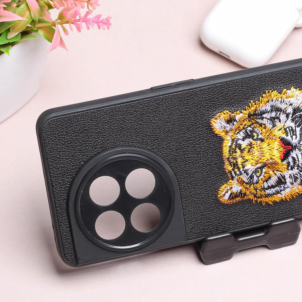 Black Leather Yellow Lion Camera Ornamented for Oneplus 11 - Image 3