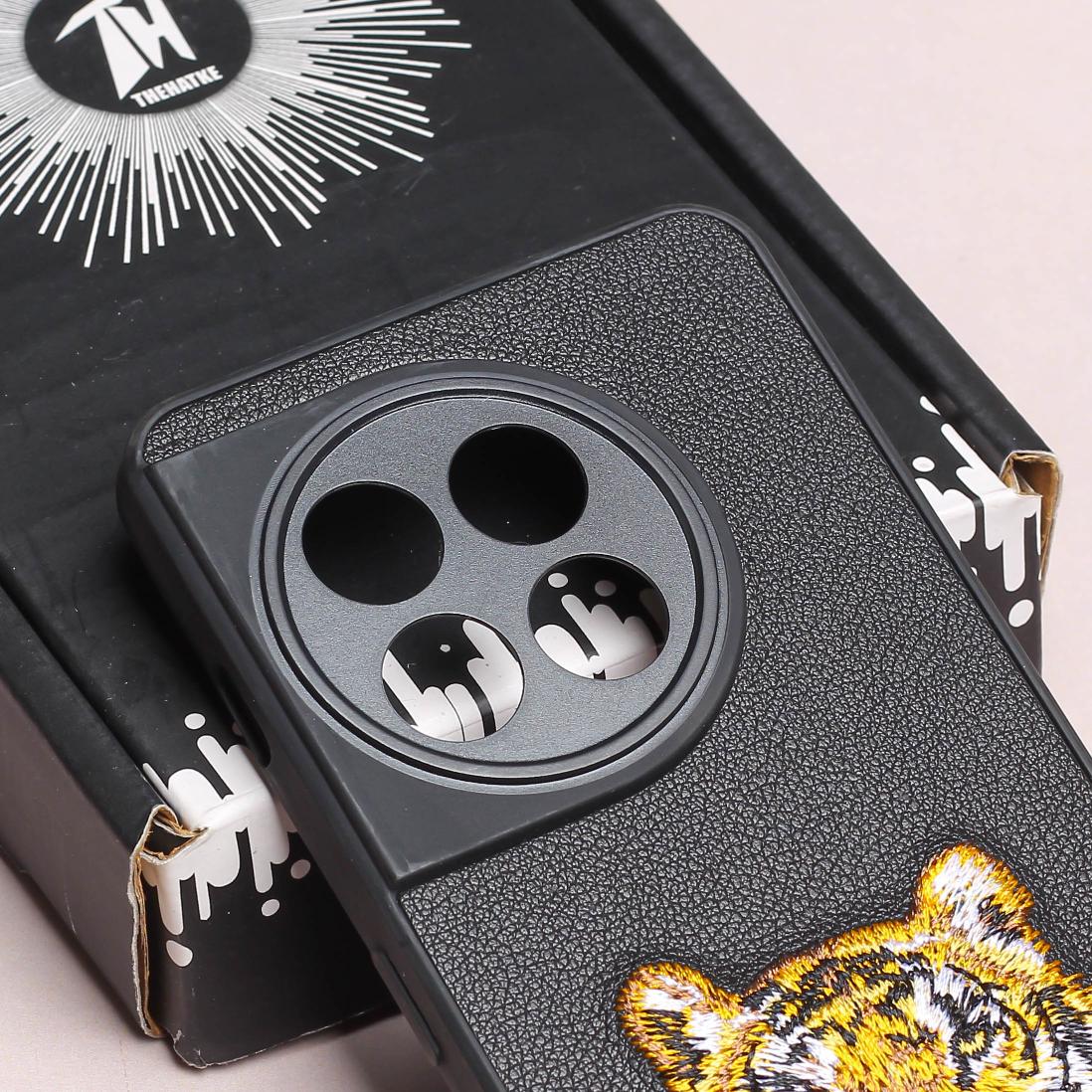 Black Leather Yellow Lion Camera Ornamented for Oneplus 11 - Image 4