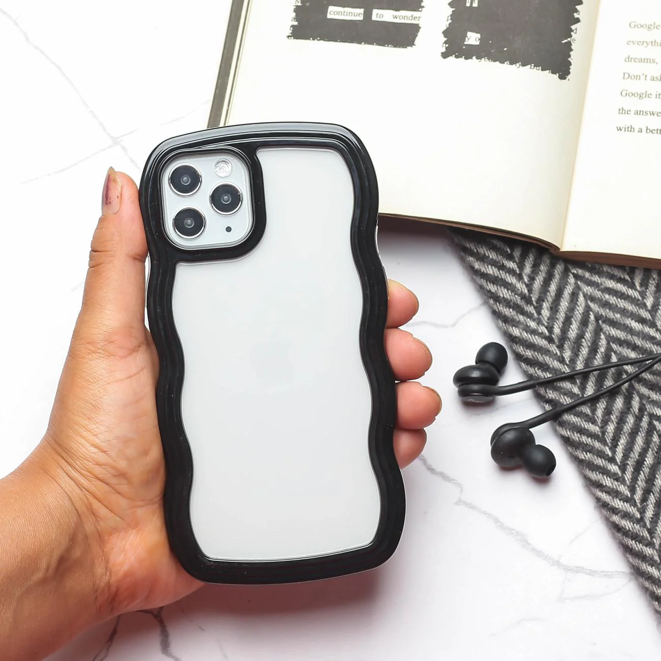 Black Zig Zag Frame  Silicon Case for Apple Iphone 16 Pro Max