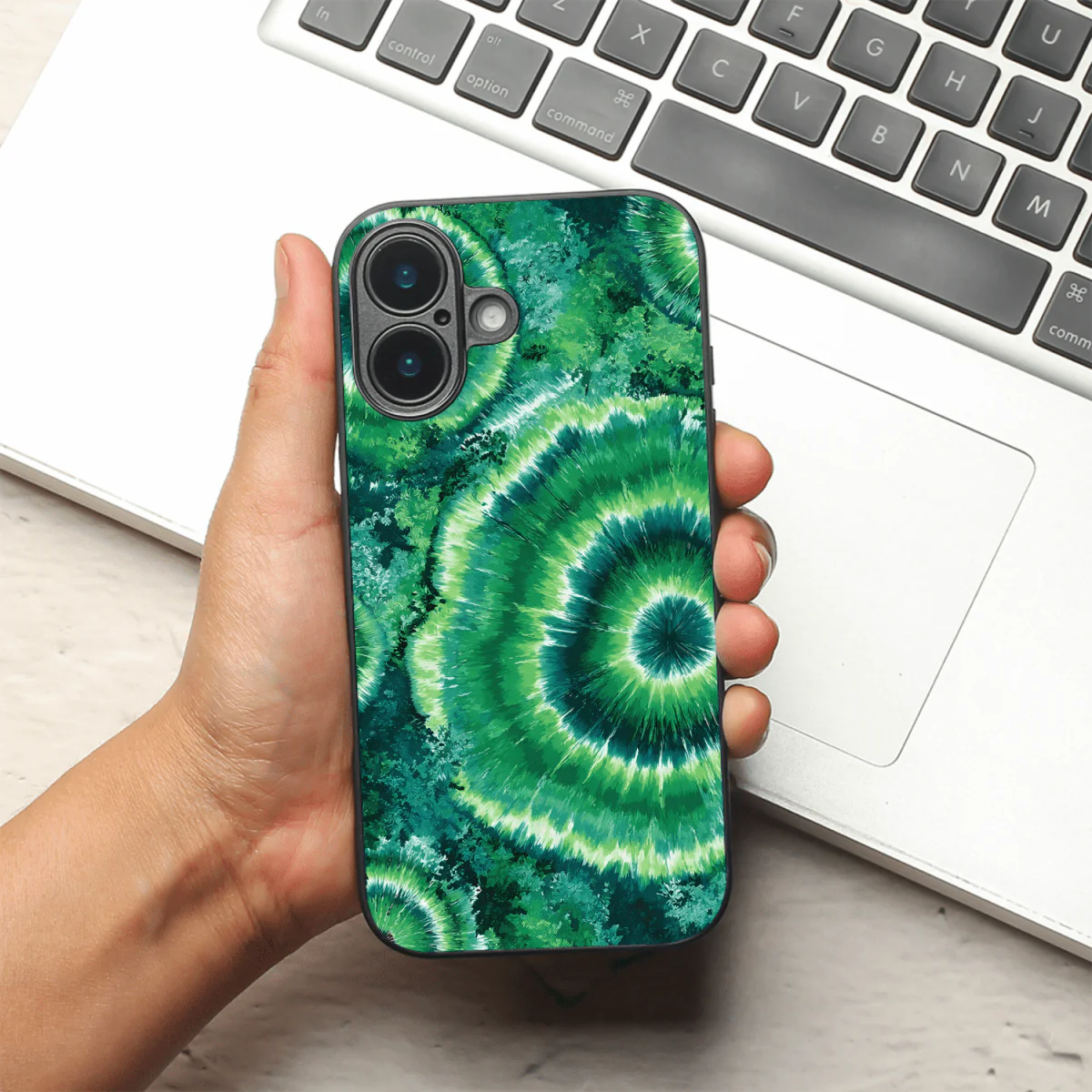 Emerald MB Case for Apple Iphone 17