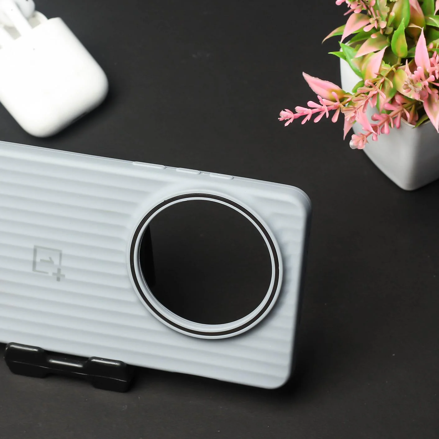 Grey SleekLine Silicone Case for Oneplus 13 - Image 3