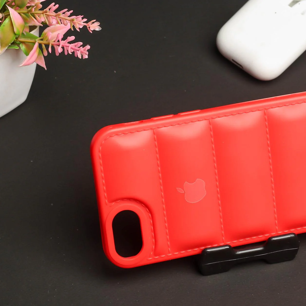 Red Puffon silicone case for Apple iPhone 8 - Image 3