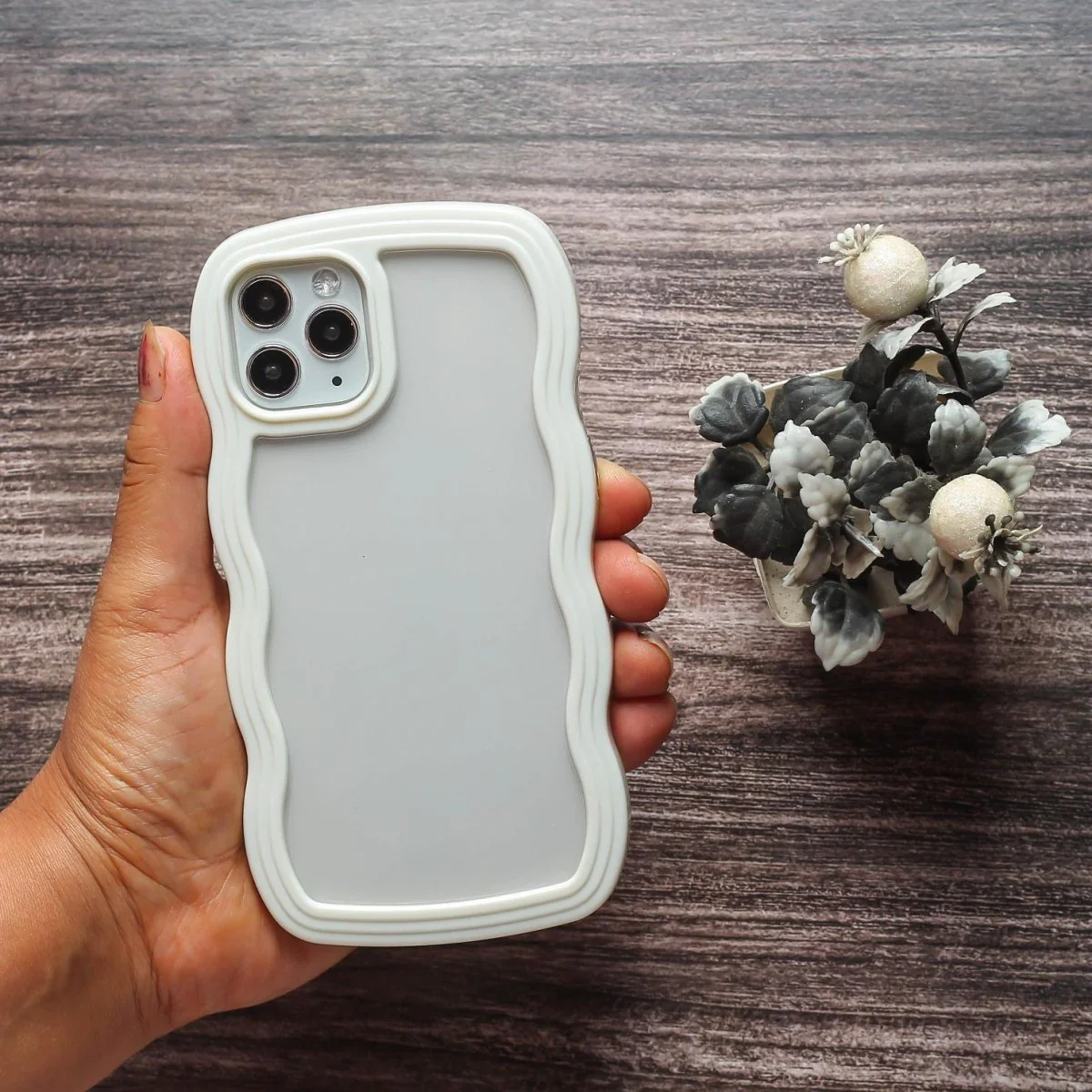 White Zig Zag Frame Silicon Case for Apple Iphone 13 Pro Max